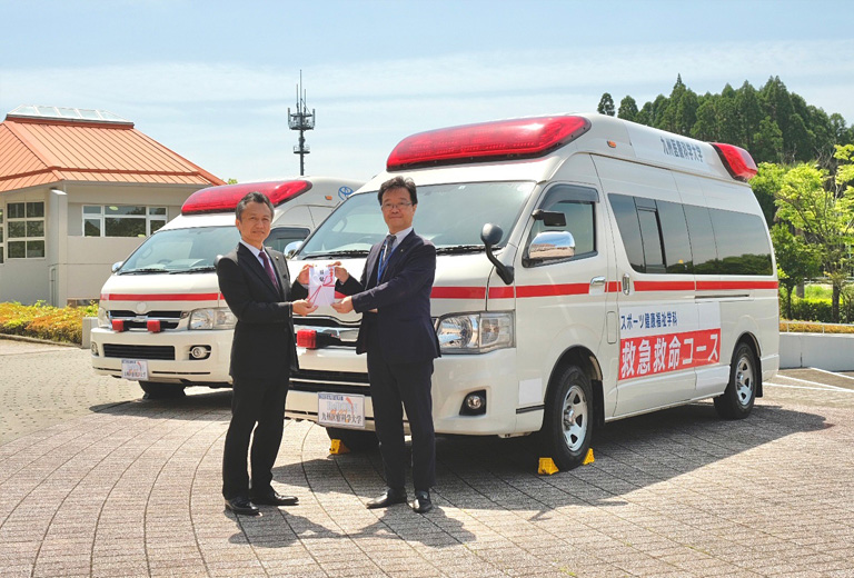 延岡市からの救急車の寄贈